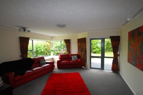 Photo of property in 122 Westchester Drive, Churton Park, Wellington, 6037