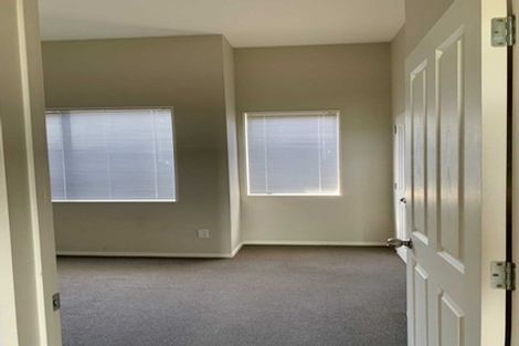 Photo of property in 10/6 Islington Avenue, New Lynn, Auckland, 0600