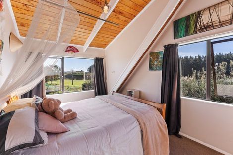 Photo of property in 593 Waikawa Beach Road, Waikawa Beach, Levin, 5573