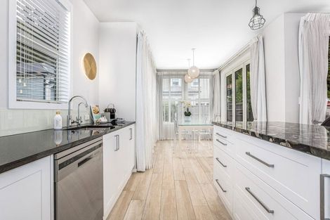 Photo of property in 5a Torless Terrace, Thorndon, Wellington, 6011