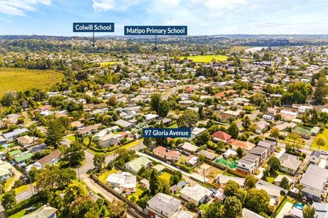 Photo of property in 97 Gloria Avenue, Te Atatu Peninsula, Auckland, 0610
