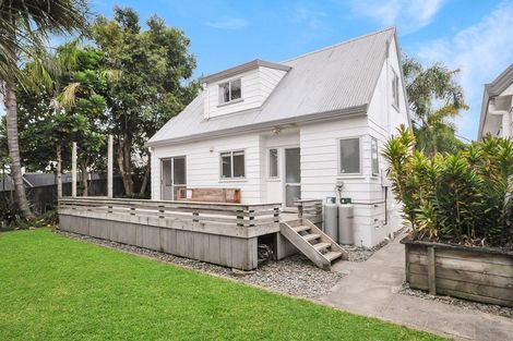 Photo of property in 19 Rehia Road, Massey, Auckland, 0614