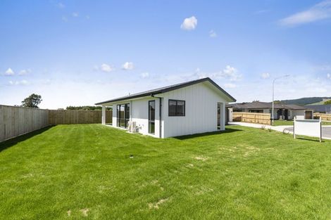 Photo of property in 10 Oak Place, Levin, 5510