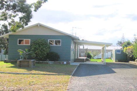 Photo of property in 131 Linton Crescent, Whangamata, 3620