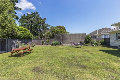 Photo of property in 28 Findlay Street, Tawa, Wellington, 5028