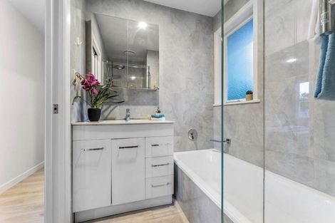 Photo of property in 13 Coletta Lane, Te Atatu South, Auckland, 0610