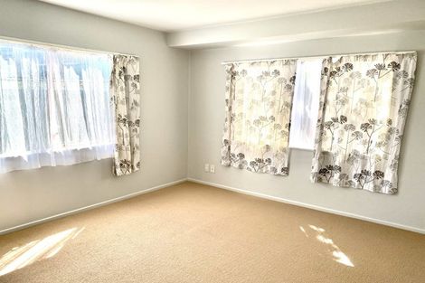 Photo of property in 47 Greenslade Crescent, Northcote, Auckland, 0627