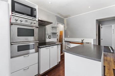 Photo of property in 16b Fernhaven Grove, Newlands, Wellington, 6037