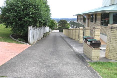 Photo of property in 1/8 Sunset Road, Unsworth Heights, Auckland, 0632