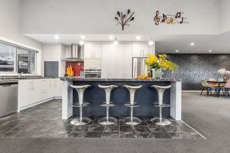 Photo of property in 6a Queenwood Road, Levin, 5510