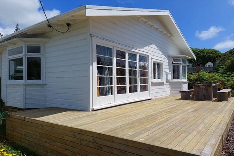 Photo of property in 20 Mcfarlane Street, Oakura, 4314