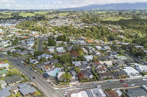 Photo of property in 5 Huatoki Street, Vogeltown, New Plymouth, 4310