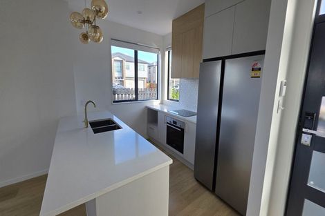 Photo of property in 1 Kaikape Lane, Flat Bush, Auckland, 2019