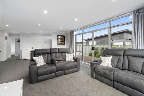 Photo of property in 58 Exeter Crescent, Takaro, Palmerston North, 4412