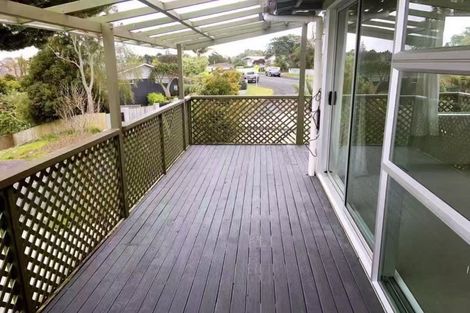 Photo of property in 4 Darcy Place, Massey, Auckland, 0614