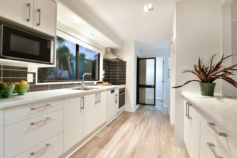 Photo of property in 3b Royalty Rise, Red Beach, 0932