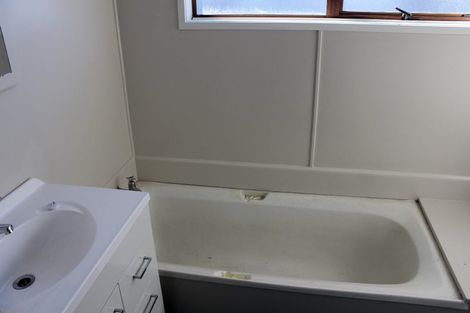 Photo of property in 37 Catkin Crescent, Papatoetoe, Auckland, 2025