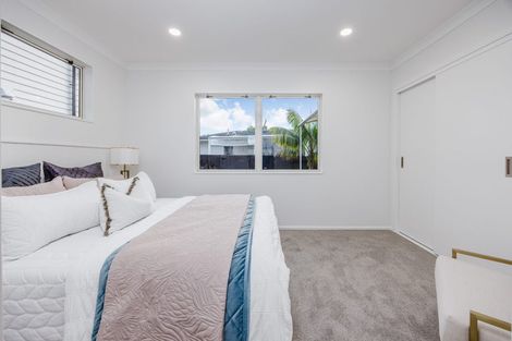 Photo of property in 60a Reelick Avenue, Pakuranga Heights, Auckland, 2010