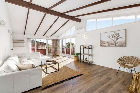 Photo of property in 36 Sunset Road, Unsworth Heights, Auckland, 0632