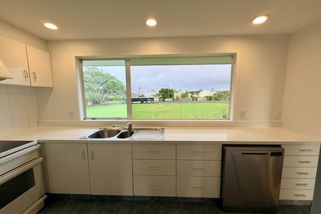 Photo of property in 2/30 Princes Street, Northcote Point, Auckland, 0627