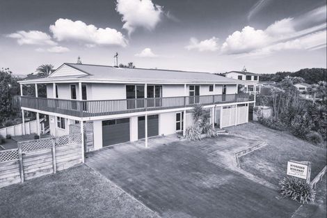 Photo of property in 9 Takitimu Street, Waitarere Beach, Levin, 5510