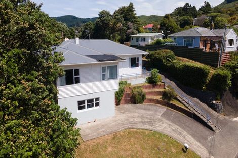 Photo of property in 25 Lyndhurst Road, Tawa, Wellington, 5028