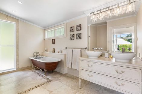 Photo of property in 31 Shoal Bay Road, Devonport, Auckland, 0624