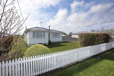 Photo of property in 25 Ngahina Street, Marton, 4710