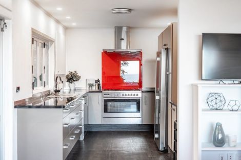 Photo of property in 142 Severn Street, Island Bay, Wellington, 6023