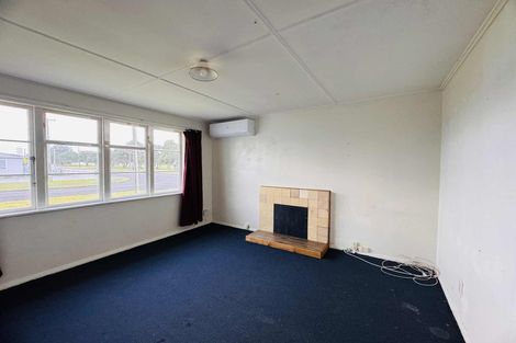 Photo of property in 19 Carson Street, Castlecliff, Whanganui, 4501