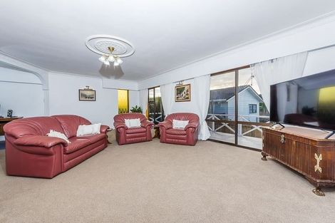 Photo of property in 157 Luckens Road, West Harbour, Auckland, 0618