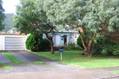 Photo of property in 21 Pehi Kupa Street, Waikanae, 5036