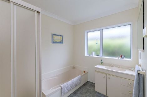 Photo of property in 35 Spackman Crescent, Paraparaumu, 5032