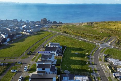 Photo of property in 11 Koiora Road, Clarks Beach, 2122