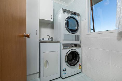 Photo of property in 56 Rosewarne Crescent, Glendene, Auckland, 0602