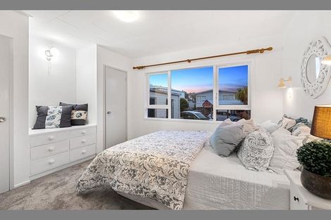 Photo of property in 40 Valley View Road, Glenfield, Auckland, 0629