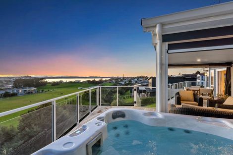 Photo of property in 8 Waititiro Rise, Stanmore Bay, Whangaparaoa, 0932