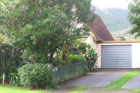 Photo of property in 21 Pehi Kupa Street, Waikanae, 5036