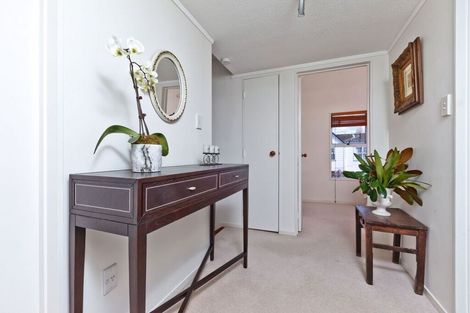 Photo of property in 13/1 Woodbridge Lane, Milford, Auckland, 0620