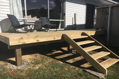 Photo of property in 32 Leadley Lane, Tawa, Wellington, 5028