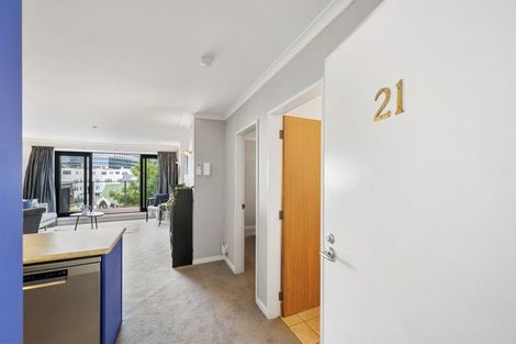 Photo of property in Endeavour Apartments, 21/125u Thorndon Quay, Pipitea, Wellington, 6011