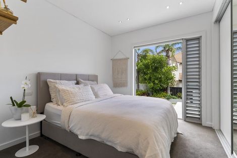 Photo of property in 1/9 Pierce Road, Milford, Auckland, 0620