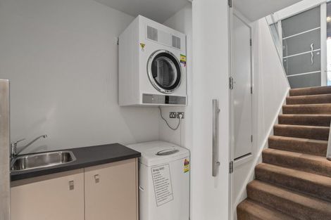 Photo of property in Lakeview Heights, 2/124 Lismore Street, Wanaka, 9305