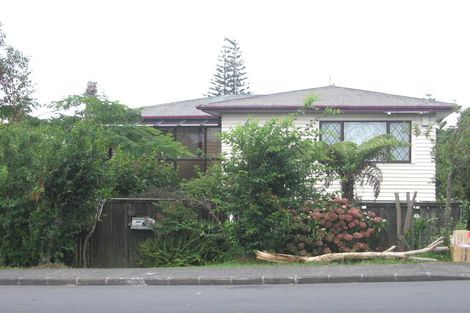 Photo of property in 23 Kaipatiki Road, Glenfield, Auckland, 0629