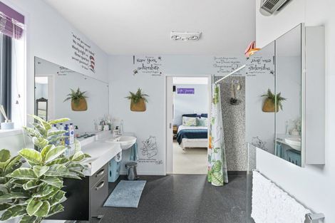 Photo of property in 184 Tukapa Street, Westown, New Plymouth, 4310