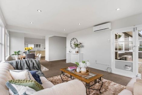 Photo of property in 559 Glenfield Road, Glenfield, Auckland, 0629