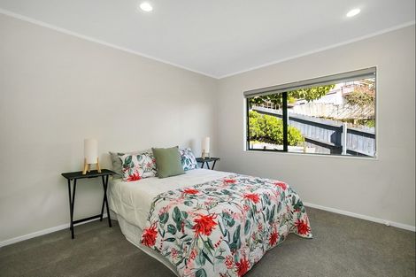 Photo of property in 4 De Havilland Drive, Goodwood Heights, Auckland, 2105