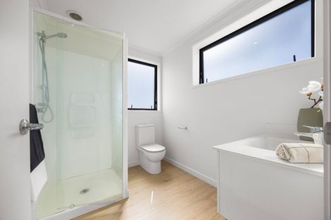 Photo of property in 8/5 Peachgrove Road, Te Atatu Peninsula, Auckland, 0610