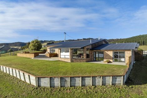 Photo of property in 14 Kingsgate Lane, Waihola, Milton, 9073