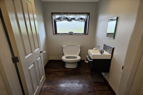 Photo of property in 94 Pohutukawa Drive, Levin, 5571